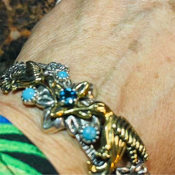 💙Beautiful Silver Turquoise.& Blue Topaz Floral Wrist Cuff with Amazing Detail! - Picture 7 of 12